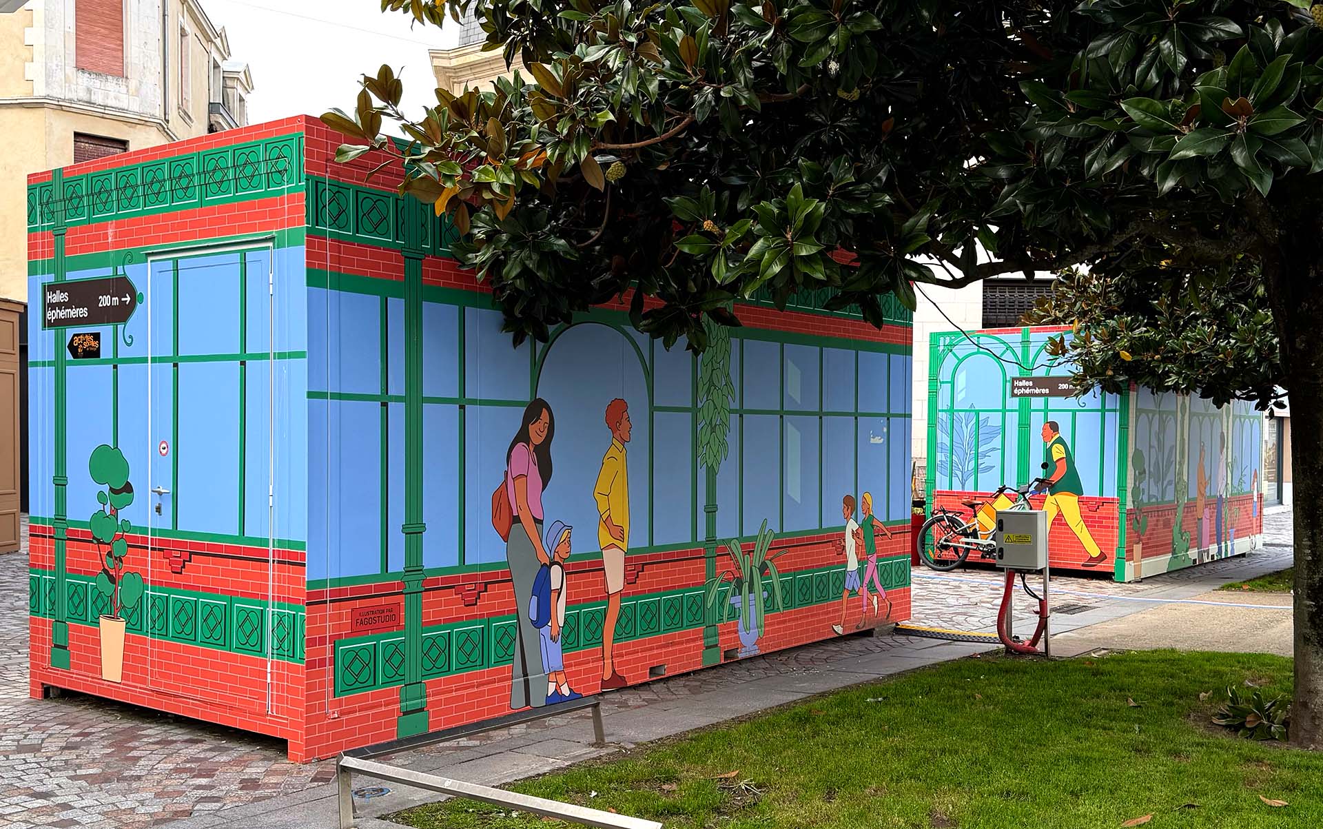 Fresque murale en trompe-l'œil sur la façade du Marché des Halles aux Sables d'Olonne.